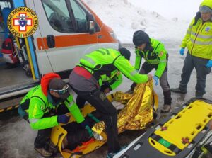 Etna, domenica di incidenti nella zona Monti Silvestri: trauma cranico per turista maltese caduta in un cratere
