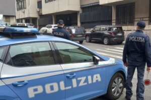 Adrano, 21enne in giro per la città con la marijuana in tasca: denunciato
