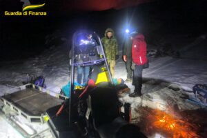Etna, in località Monte Denza di Biancavilla GdF soccorre escursionista ferito