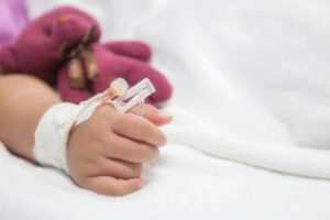 Catania, al Policlinico Rodolico bimba di 20 mesi sottoposta a terapia genica intracerebrale: è affetta da rara patologia
