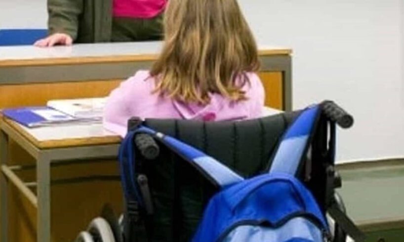 Catania, assistente esterno colpito dal genitore di un’alunna: “Nessuno è intervenuto”