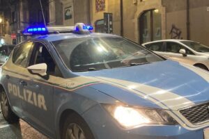 Catania, tre minorenni su uno scooter tentano di rapinare 42enne: bloccati