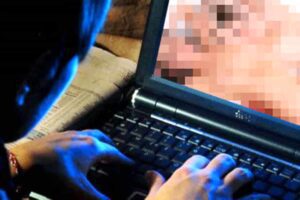 Pedopornografia, arresti in 56 città in maxiblitz Polizia: sistemi di crittografia per occultare il materiale