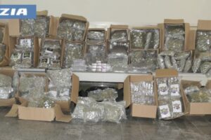 Catania, Polizia sequestra 250 kg di marijuana e 34 di hashish: nascosti in un Tir proveniente dalla Spagna (VIDEO)