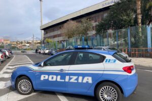 Catania, pusher 22enne di Trecastagni nascondeva droga nel sottosterzo dell’auto: arrestato