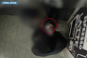Catania, rapina e minacce a passante in area distributore bevande: arrestato 37enne