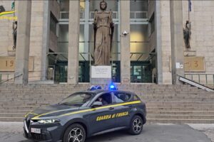 Catania, sistema di frodi fiscali da azienda capofila a ‘teste di legno’: sequestrati 4,6 mln
