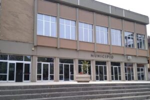 Adrano, strage stradale di Carlentini: domani giunta straordinaria per misure di sostegno a favore delle famiglie delle 3 vittime