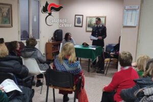 Maletto, ‘lezione’ antitruffa dei carabinieri alle socie di ‘Donna 2000’: “Occhio ai finti appartenenti alle forze dell’ordine”