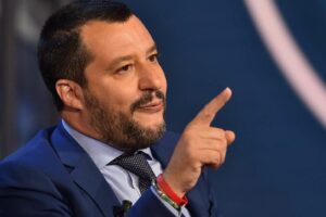 Il ministro delle Infrastrutture e dei trasporti, Matteo Salvini, rilancia sull'ipotesi della realizzazione dell'aeroporto ad Agrigento.