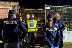Calcio, Daspo e denuncia per ultras del Catania: lanciò fumogeno durante Catania-Foggia