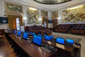 Catania, in Consiglio comunale arrivano i tablet: addio a documenti cartacei