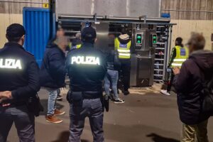 Catania, ultras 20enne allo stadio con un petardo nello zaino: Daspo di 1 anno ‘in tempo reale’