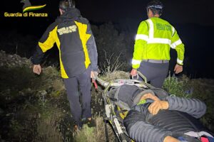 Etna, soccorso escursionista smarritosi in c.da Quercia di Chiodo: Sagf con unità cinofila