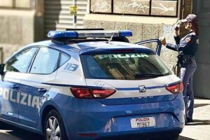 Catania, 41enne truffatore trasforma la voce con l’IA e soggiorna in un B&B senza pagare: denunciato