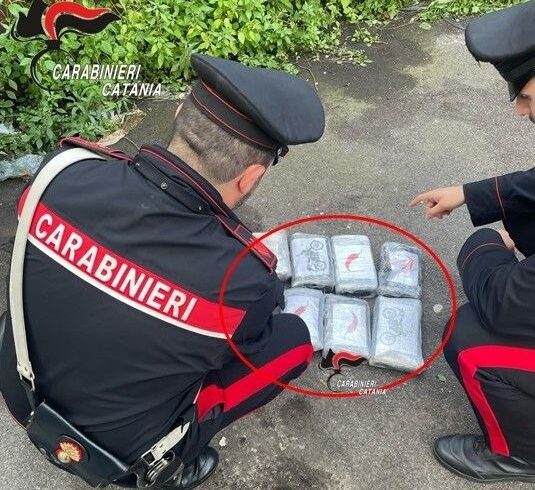 Catania, maxi sequestro di cocaina a San Cristoforo: sette chili di droga trovati in uno zaino