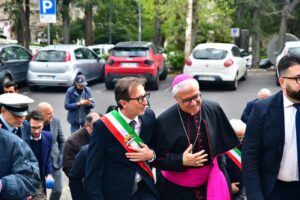 Belpasso, cittadinanza onoraria all’Arcivescovo Renna: “Nel nome di Santa Lucia”