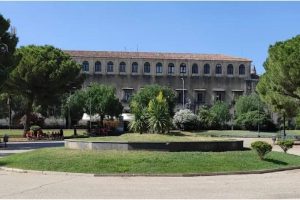 Adrano, denunciato 28enne che si è denudato davanti a ragazze nella villa comunale