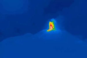 L’Etna sbuffa ancora: al Cratere Sud-Est moderata emissione di cenere