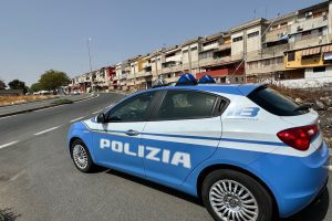 Catania, ferisce con un taglierino il cognato che non vuole pagare lavori di riparazione del tetto: 63enne denunciato