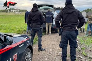 Paternó, sfruttavano stranieri per il lavoro nei campi: denunciati 2 italiani e un marocchino