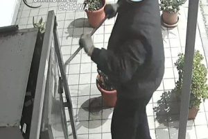 Aci Catena, 49enne si “rifornisce” dal distributore di prodotti ‘cannabis light’: denunciato