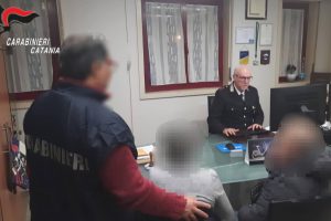 Mascalucia, 38enne sperona auto della ex durante inseguimento: arrestato