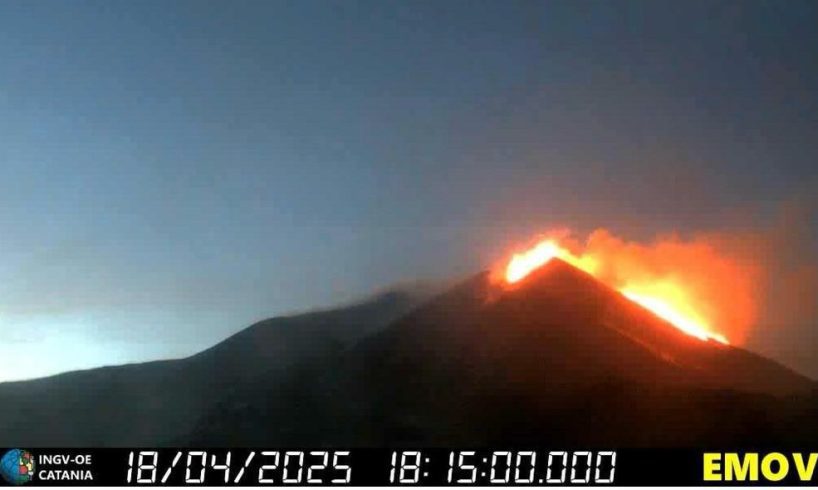 Etna, dal cratere di Sud-Est nuova attività stromboliana