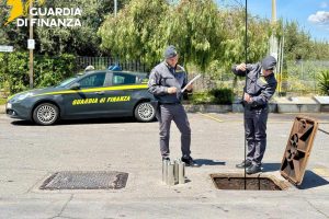 GdF sequestra a Belpasso 28 mila litri di benzina contaminata: denunciato il gestore del rifornimento