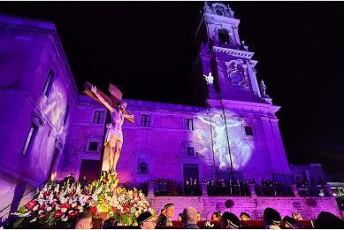 Biancavilla, incanta la processione dei ‘Tri Misteri’: si rinnova il patrimonio di fede e tradizione