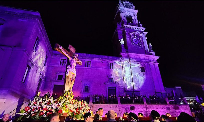 Biancavilla, incanta la processione dei ‘Tri Misteri’: si rinnova il patrimonio di fede e tradizione