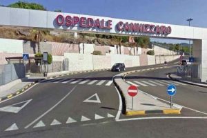 Portopalo di Capo Passero, operaio 50enne di Catania cade da impalcatura: in codice rosso al ‘Cannizzaro’