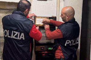 Catania, titolare sala giochi rimuove i sigilli su 6 slot machine: maxi sanzione di 76 mila euro