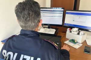 Catania, truffatore 33enne offre lavoro su Facebook e si fa pagare certificazioni: denunciato
