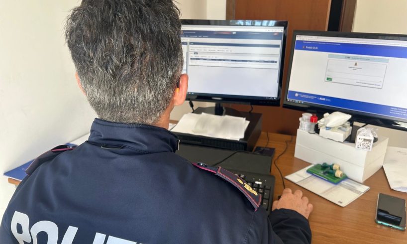 Catania, truffatore 33enne offre lavoro su Facebook e si fa pagare certificazioni: denunciato