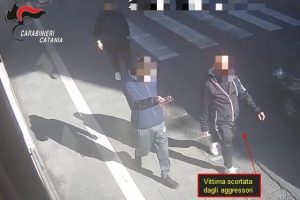 Belpasso, banda di ‘vendicatori’ sequestra e rapina la vittima sbagliata: 4 persone arrestate