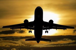 Etna e cenere, in aeroporto chiuso spazio aereo: cinque voli l’ora