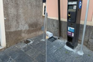 Paternò, danneggiati due parcometri in via Roma: tentato furto nella notte