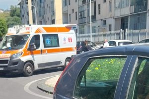 Paternò, scooter contro auto alla rotatoria: feriti due minorenni