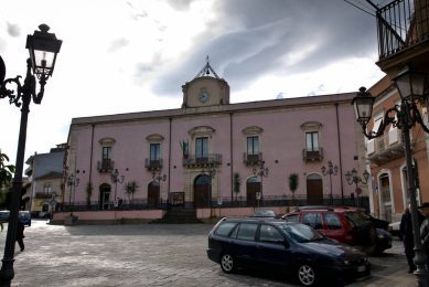 Mafia, interpellanza M5S alla Camera: “Ramacca non può tornare al voto. Elezioni di maggio siano annullate”