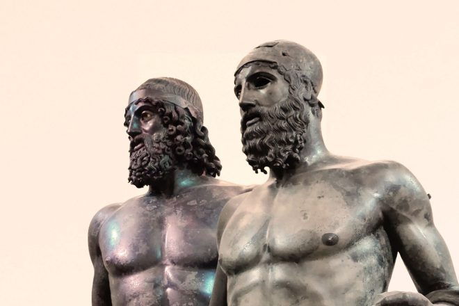 I Bronzi di Riace trovati in Sicilia? Procura di Siracusa apre un fascicolo senza indagati: e spunta una foto del 1971