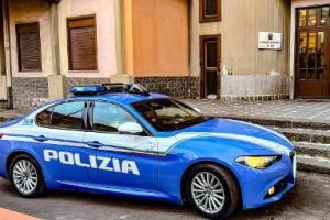 Adrano, con l’auto tampona scooter con 17enne per vendicare recente litigio: denunciato 18enne di Biancavilla