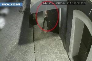 Catania, aggressione in discoteca con spranghe e tondini di ferro: 2 giovani siracusani arrestati (VIDEO)