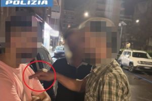 Catania, chiede 5 euro per il parcheggio e minaccia due ragazzi: arrestato posteggiatore abusivo