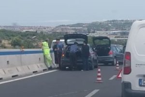 Belpasso, tamponamento tra due auto sulla SS 121 vicino a Etnapolis: ci sono feriti