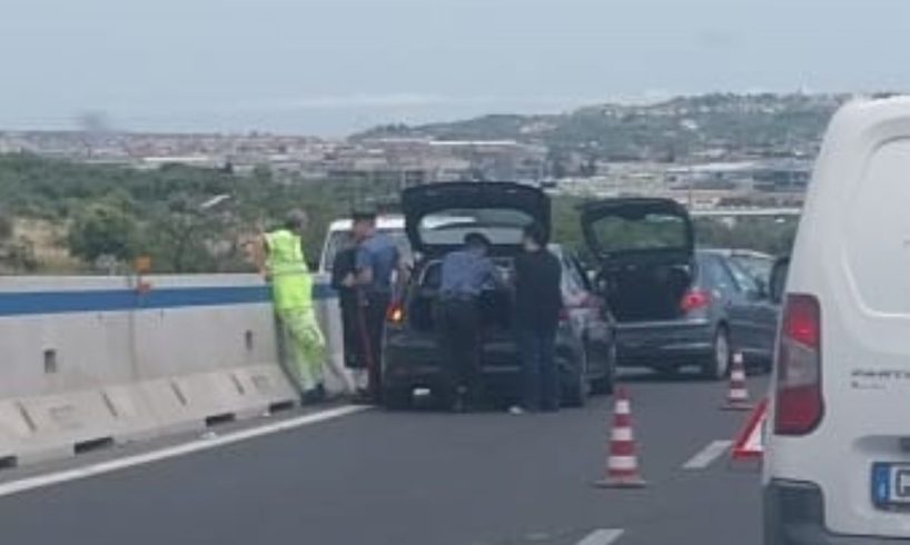 Belpasso, tamponamento tra due auto sulla SS 121 vicino a Etnapolis: ci sono feriti
