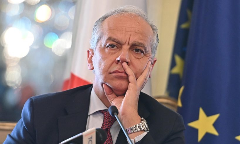 Comuni ‘infiltrati’ dalla mafia, ministro Piantedosi: “Serve alternativa a scioglimento. Sindaci da affiancare”
