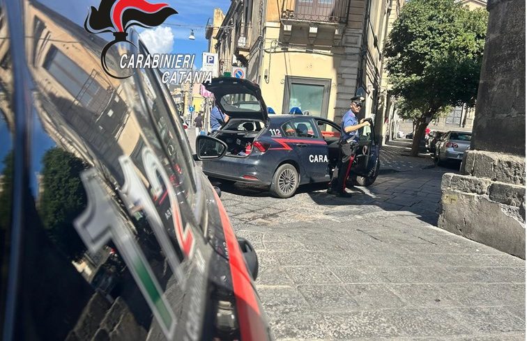 Biancavilla, dopo lite con convivente evade dai domiciliari per vivere “come un senzatetto”: 56enne arrestato