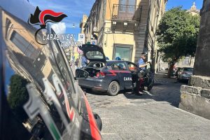 Biancavilla, dopo lite con convivente evade dai domiciliari per vivere “come un senzatetto”: 56enne arrestato