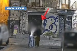 Catania, tentata rapina nella zona della movida: due persone arrestate (VIDEO)